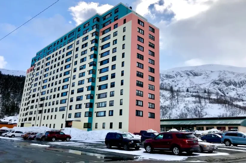 Whittier, Kota Kecil di Alaska yang Warganya Tinggal di Satu Gedung